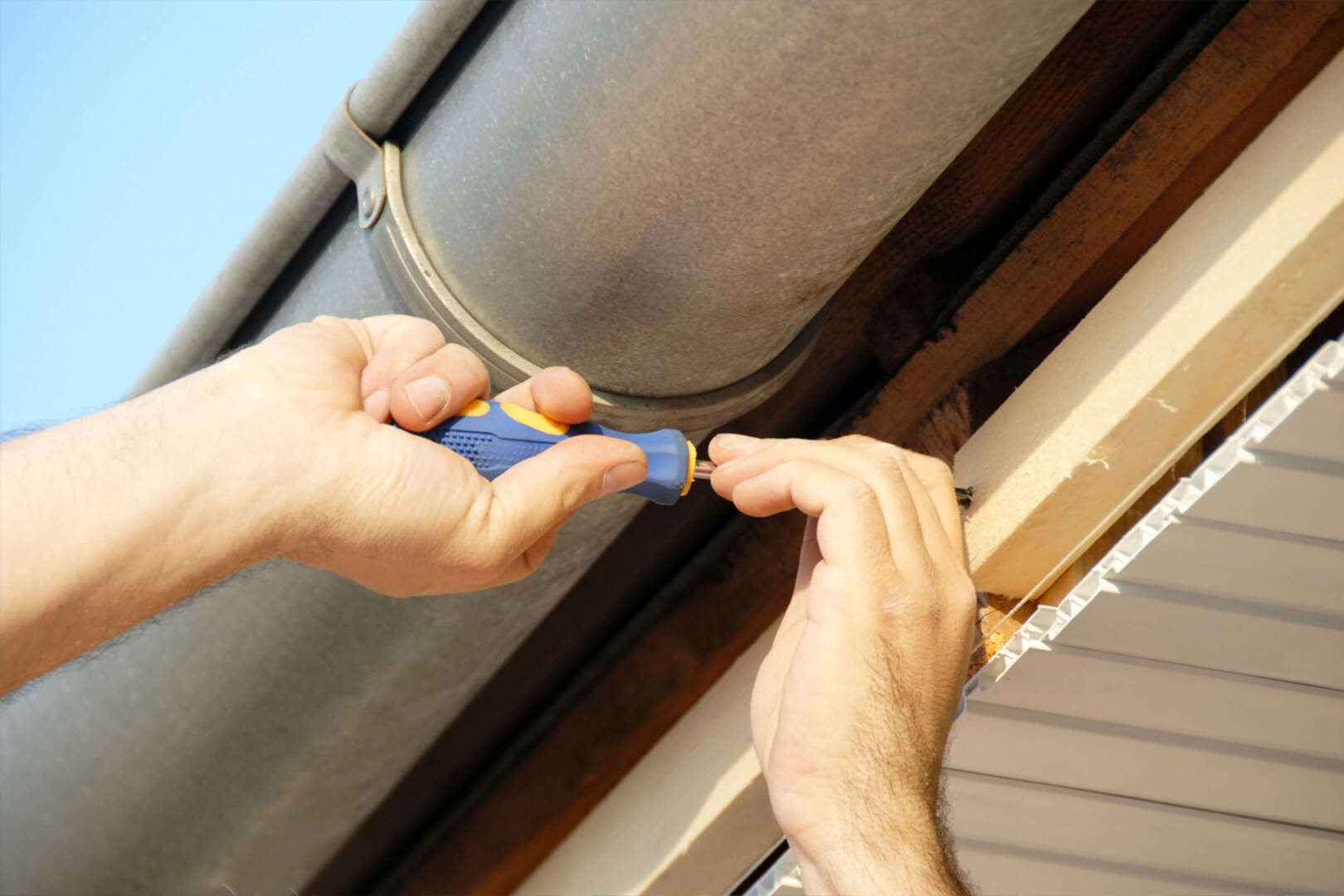 Lines Seamless Gutter Inc logo