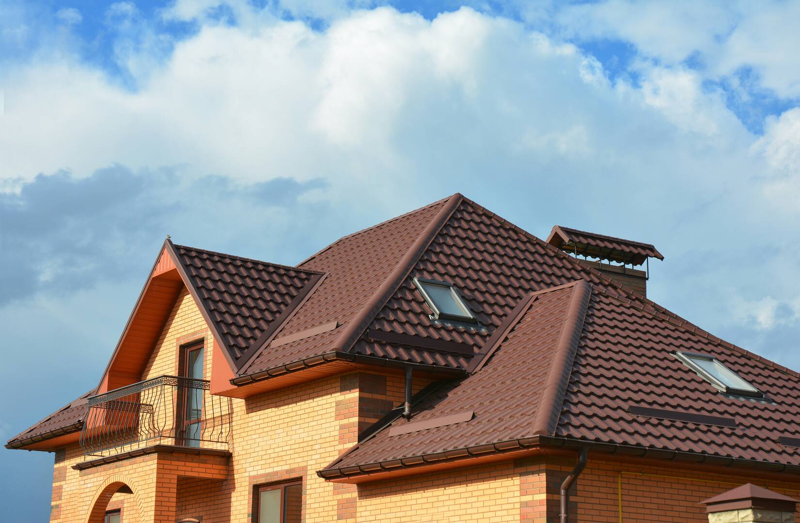 Superior Roof Cleaning & Construction LLC logo